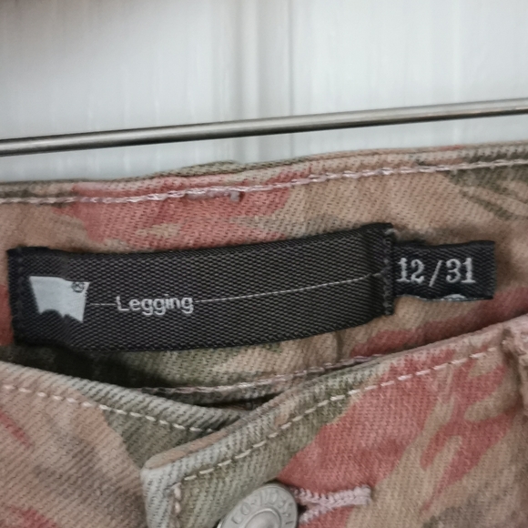 LEVIS JEANS - Picture 3 of 3